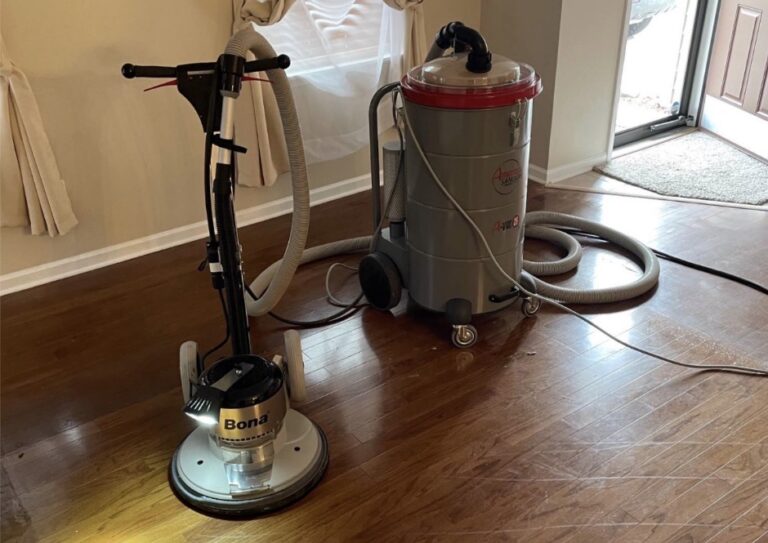 Floor sander connected to a dust extractor